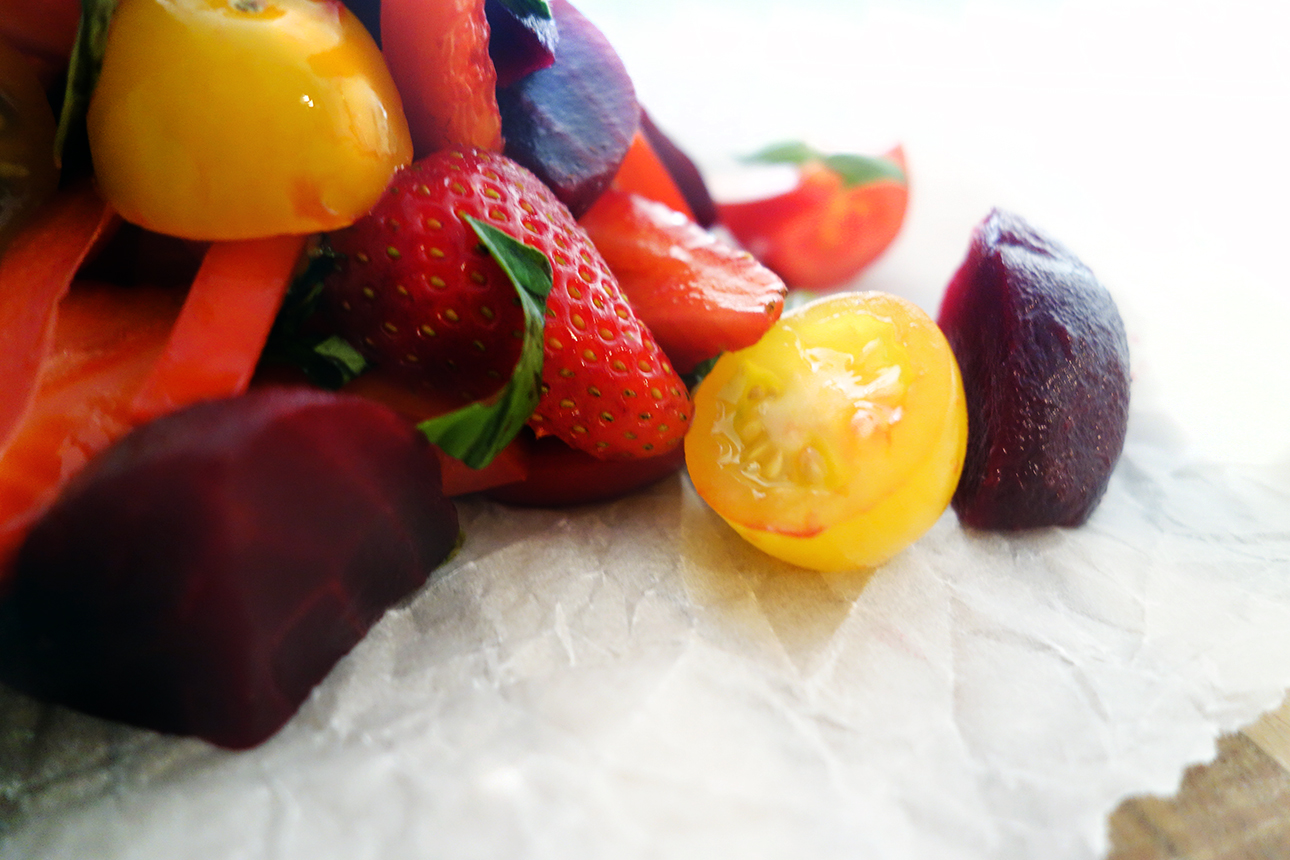 baby beetroot cherry tomato strawberry basil capsicum raw 5 minute salad
