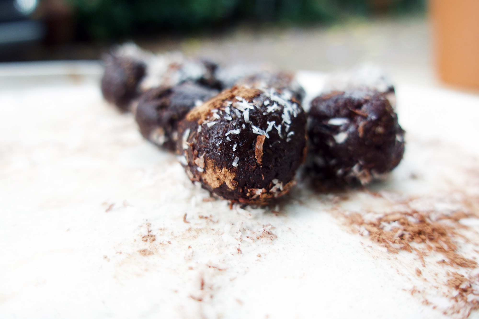 raw cacao fudge bites healthy sugarfree bliss balls clean eating chocolate
