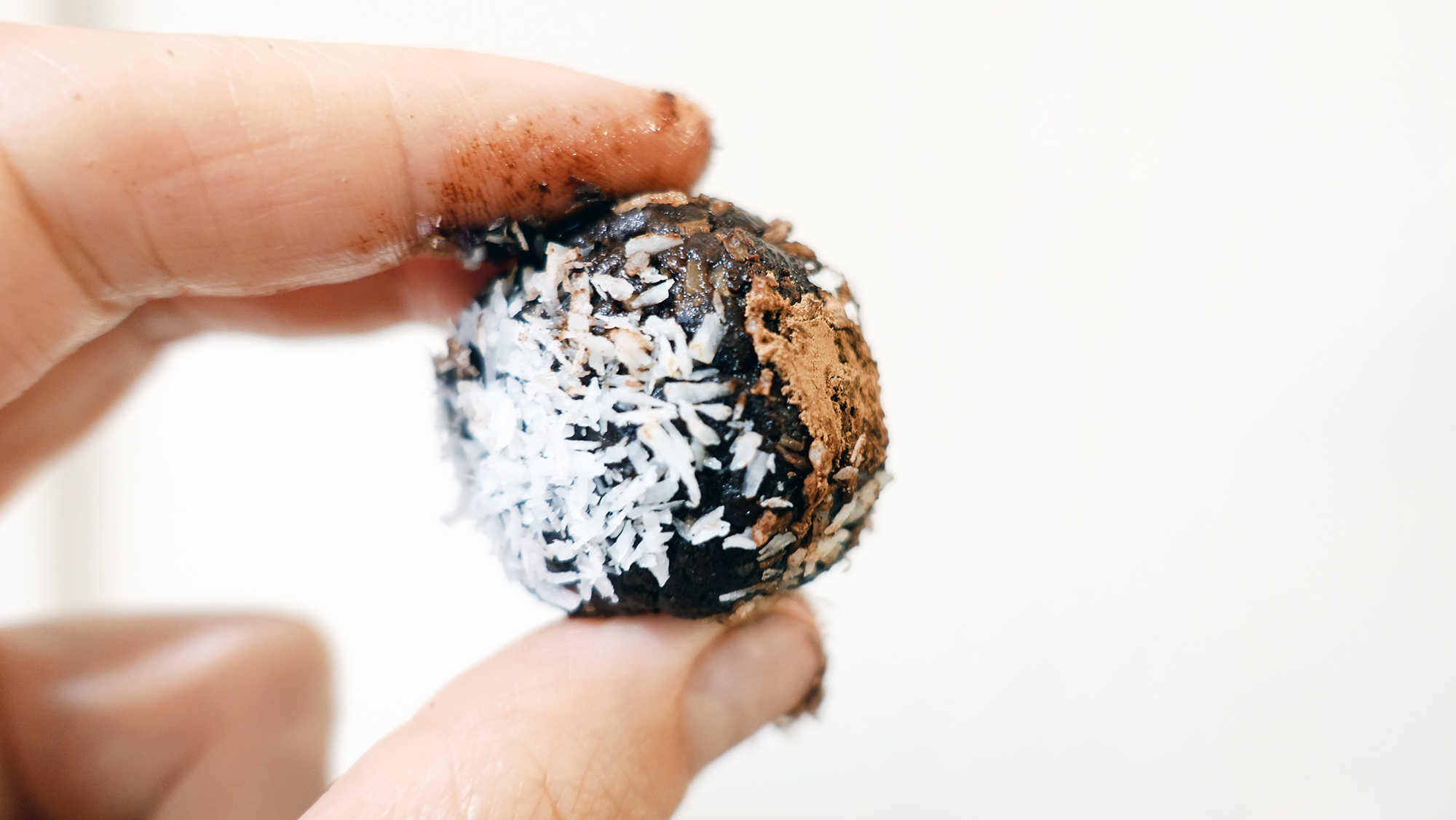 raw cacao fudge bites healthy sugarfree bliss balls clean eating chocolate