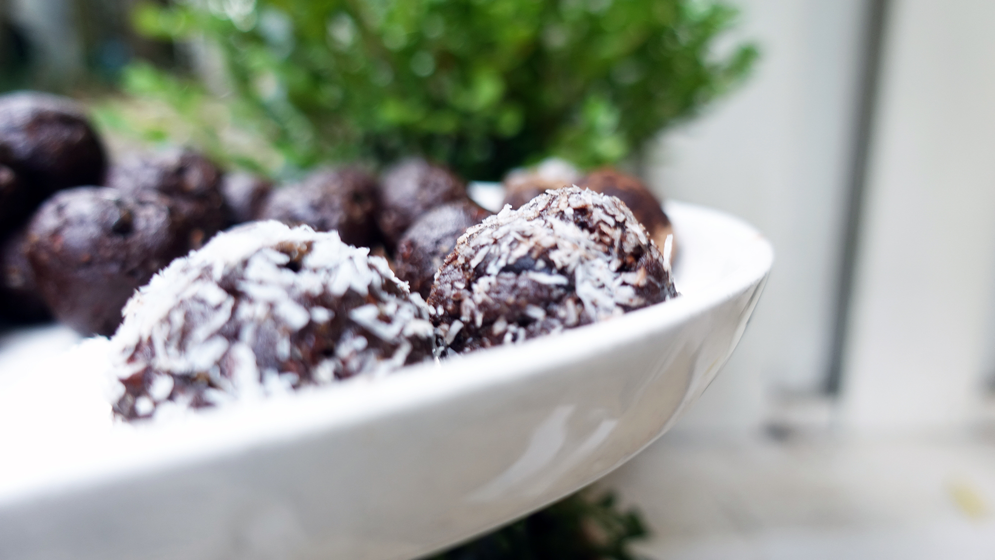 raw cacao fudge bites healthy sugarfree bliss balls clean eating chocolate