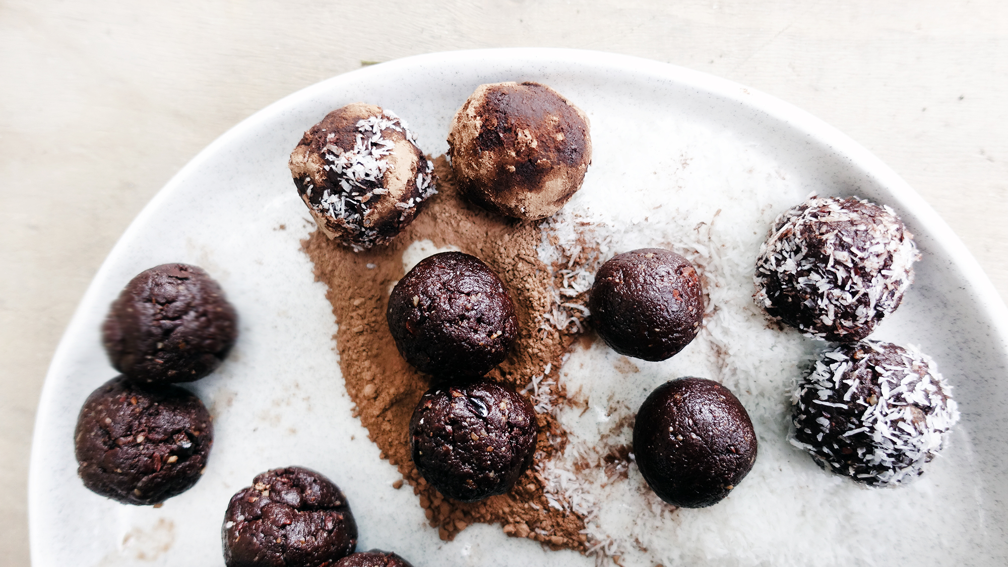 raw cacao fudge bites healthy sugarfree bliss balls clean eating chocolate